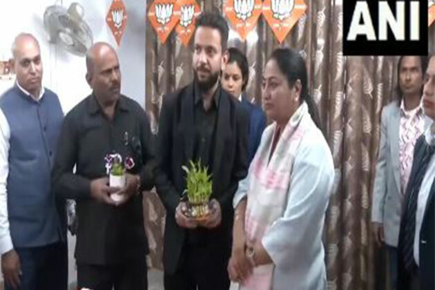 "Must make daughters self-reliant," says Delhi CM Rekha Gupta on International Women's Day