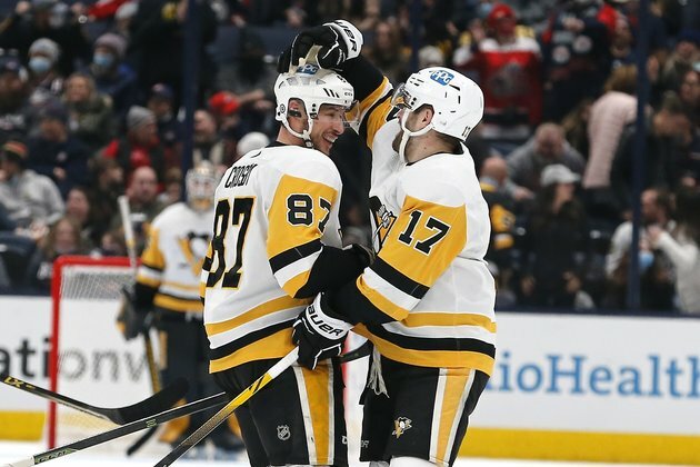 NHL roundup: Sidney Crosby scores hat trick for streaking Penguins