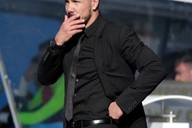 Atletico held at Valencia as Liverpool loom