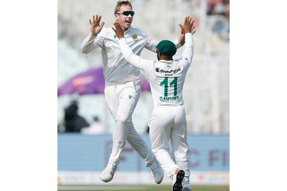 Bavuma, Harmer shine as India sink in another Test against quality spin; lose first Test in Kolkata since 2012
