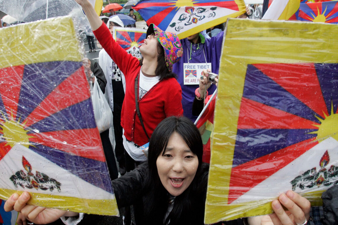 Tibetan community in Japan leads Global Rights March in Tokyo on UN Human Rights Day