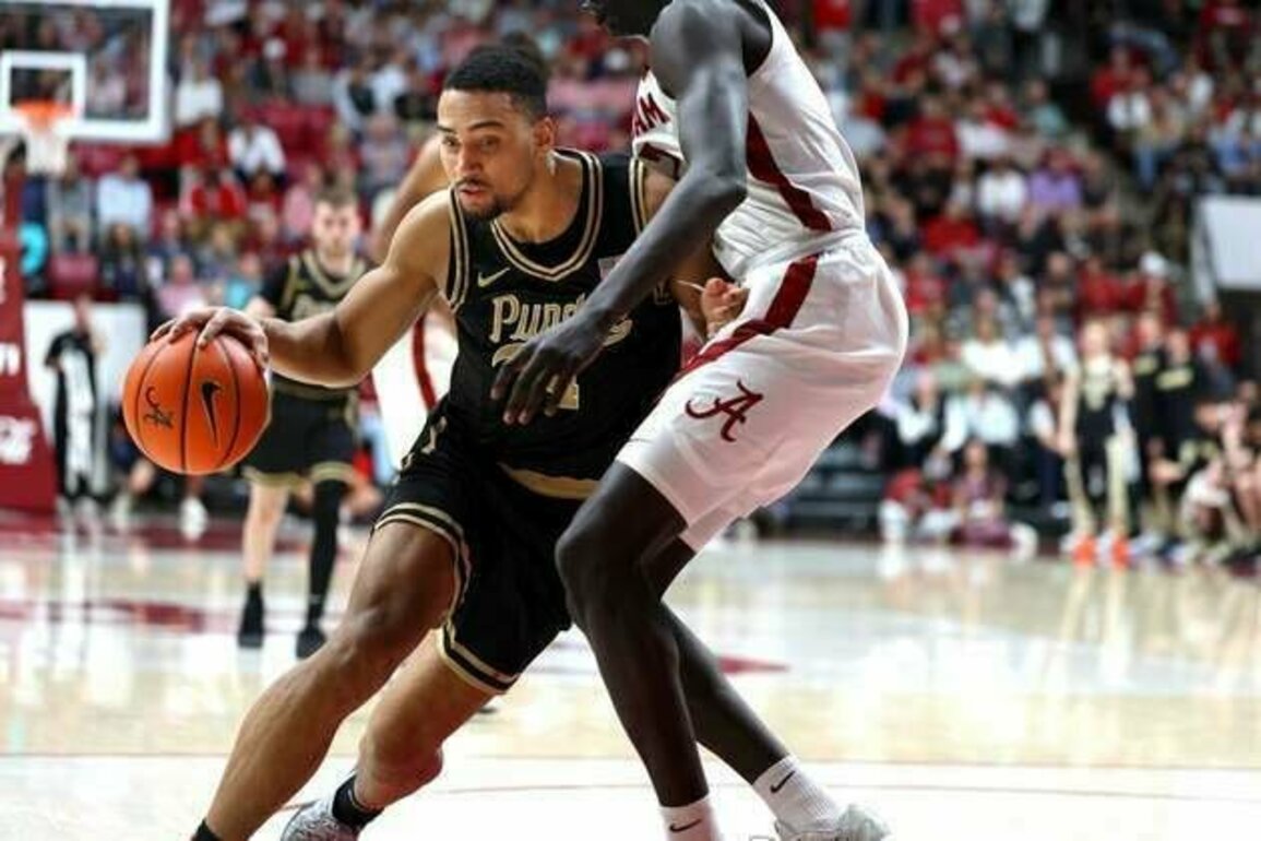 Braden Smith helps guide No. 2 Purdue to win at No. 8 Alabama