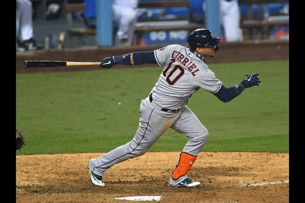 Astros, Gurriel agree to contract extension