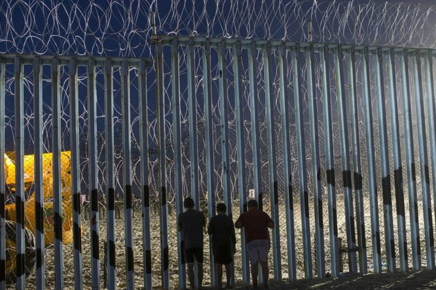 US Judge Blocks Policy Forcing Asylum Seekers to Remain in Mexico