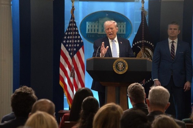 Poll shows Trump's approval rating on economy falls in April