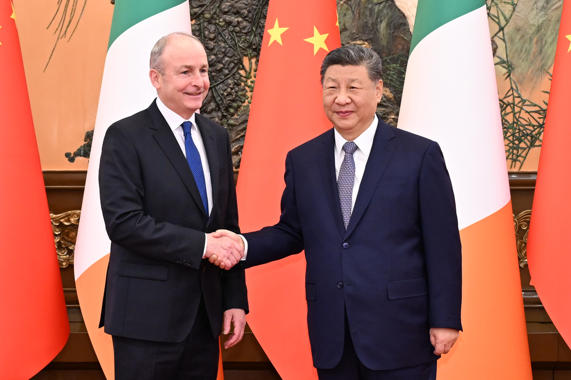 CHINA-BEIJING-XI JINPING-IRELAND-TAOISEACH-MEETING (CN)