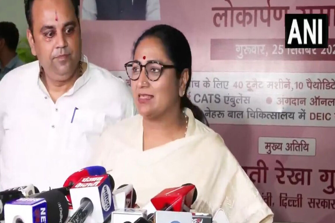 Delhi CM Rekha Gupta flags off a special CATS ambulance under 'Seva Pakhwada'