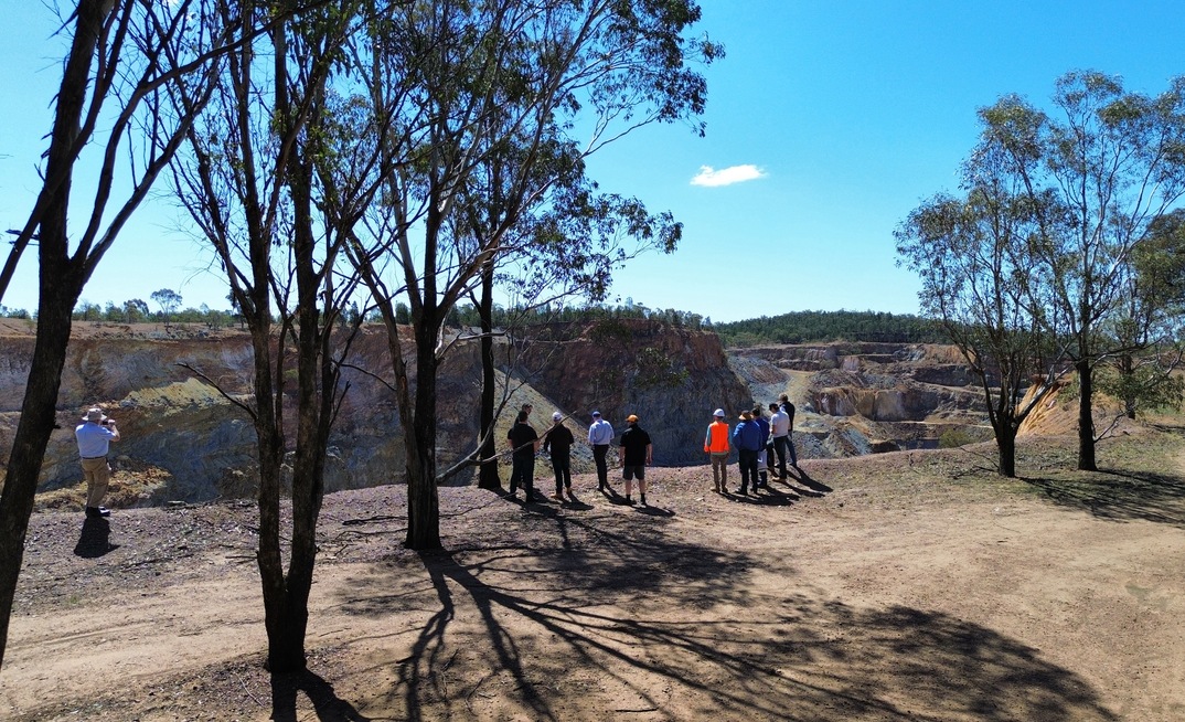 Brokers during a recent site visit on the eastern margin of LinQ Minerals’ brownfields gold openpit at the Gilmore project in NSW.