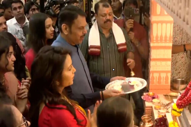 Maharashtra: CM Fadnavis welcomes Bappa at his residence, extends greetings on Ganesh Chaturthi