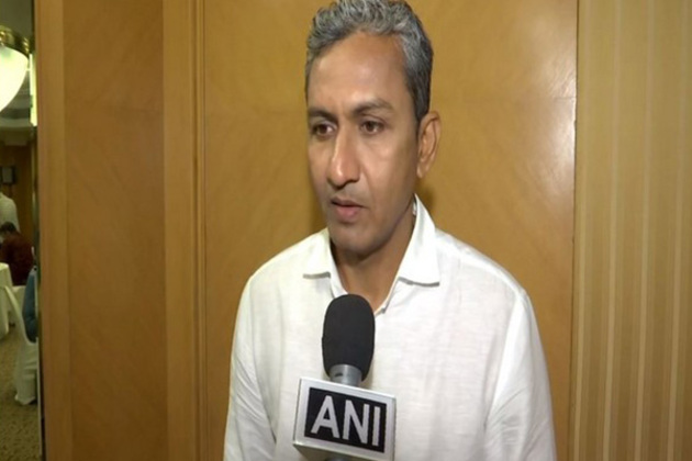 "I think still BCCI would like to have a little bit of control over it": Sanjay Bangar on IPL pitch conditions