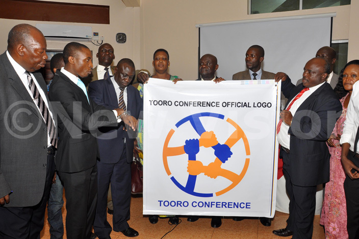  he rime inister of ooro ingdom ernard ungakwo right and members of  the ingdom unveil a conference logo after a press conference at airway otel 