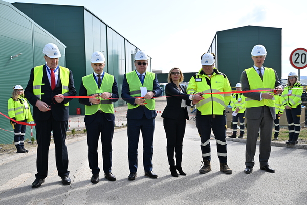 Cutting the ribbon at Vares: Zdravko Marošević, Mayor of Vares, Nezir Pivic, Prime Minister of Zenica-Doboj Canton, and Nermin  Nikšić, Prime Minister of the Federation of Bosnia and Herzegovina, Sanela Karic, Board Member of Adriatic  Metals, Paul Cronin, Chief Executive Officer of Adriatic Metals and Julian Reilly, Ambassador of the United  Kingdom to Bosnia and Herzegovina Credit: Adriatic Metals