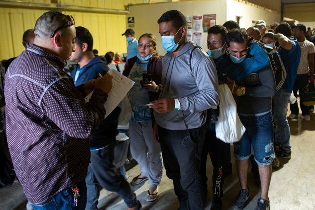 US to Issue ID to Migrants Awaiting Deportation Proceedings