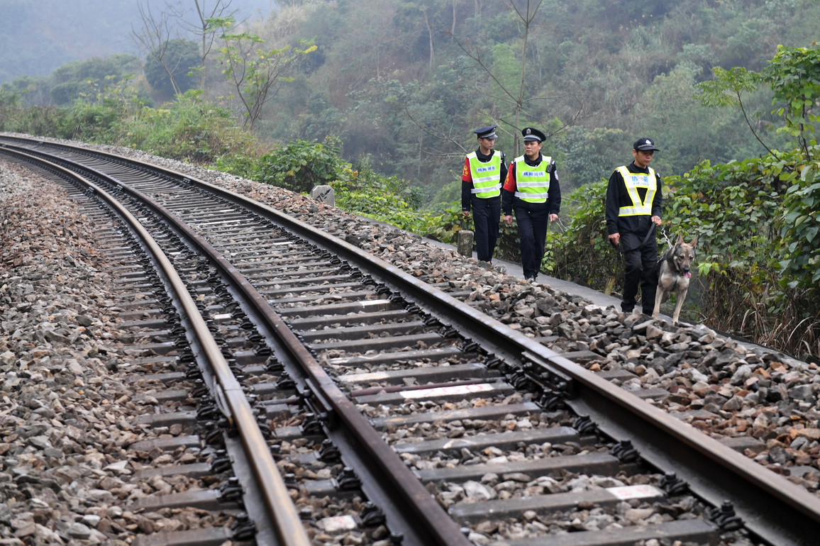CHINA-VIETNAM-PASSENGER TRAIN-RAILWAY POLICE (CN)