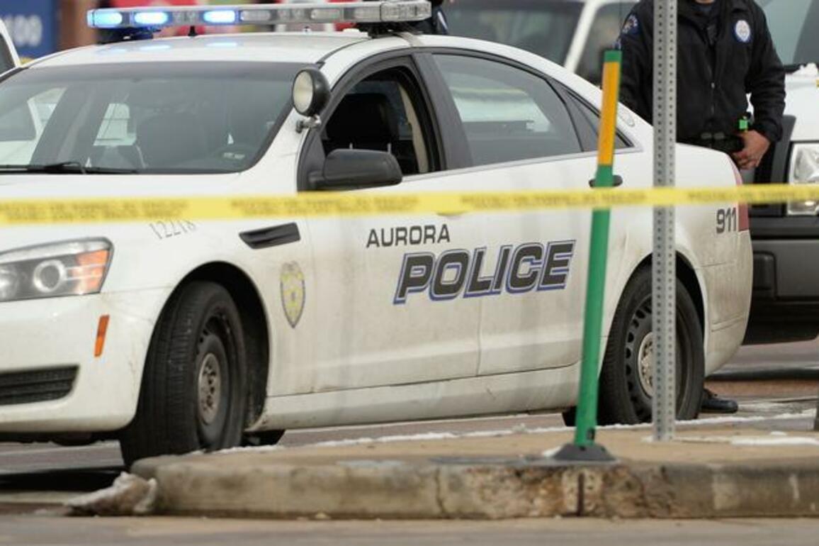 Aurora man, woman wanted in fatal shooting outside grocery store