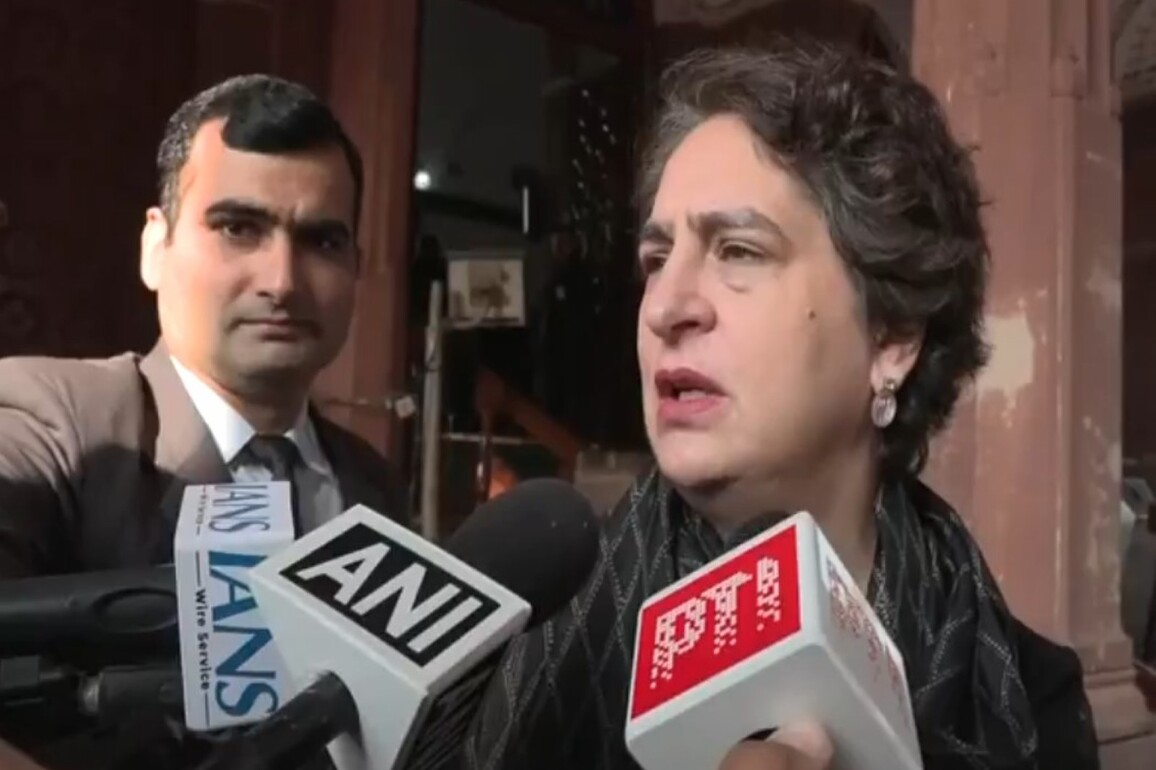 "What did they use to say when Dollar's value was high during Manmohan Singh govt": Priyanka Gandhi slams Centre