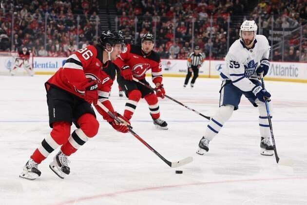 Devils keep Maple Leafs' skid going with shootout win