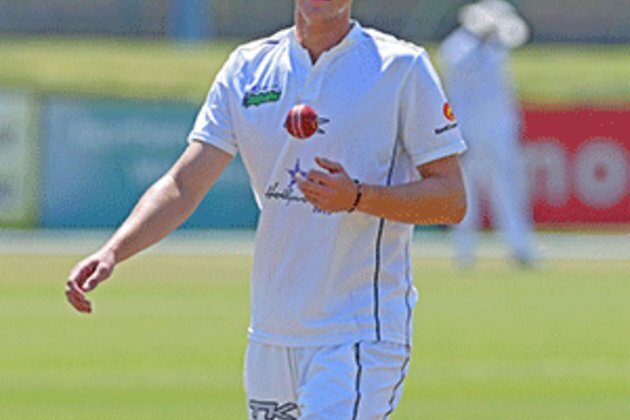 Bosch helps Dolphins take fight to Titans
