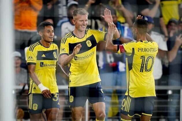 Revolution kick off new era against ambitious Nashville