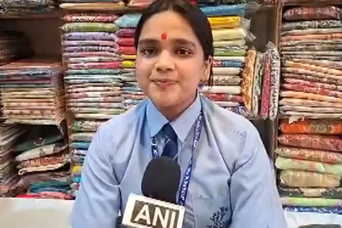 "I want to be an IAS officer," says CBSE topper Savi Jain