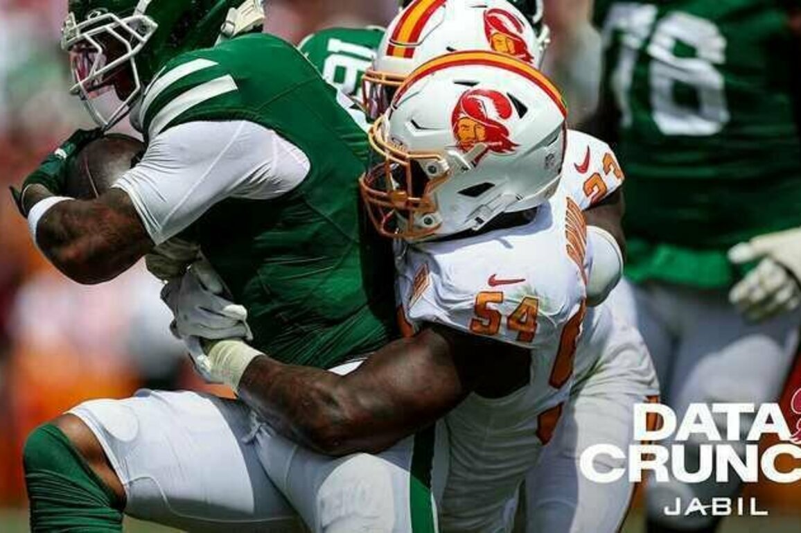 Do-It-All Lavonte David Joins Elite Company | Data Crunch
