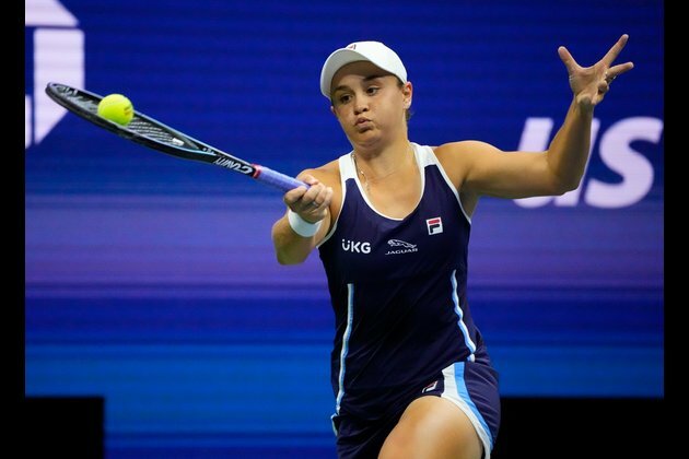 No. 1 Ashleigh Barty, Naomi Osaka breeze in Australian Open
