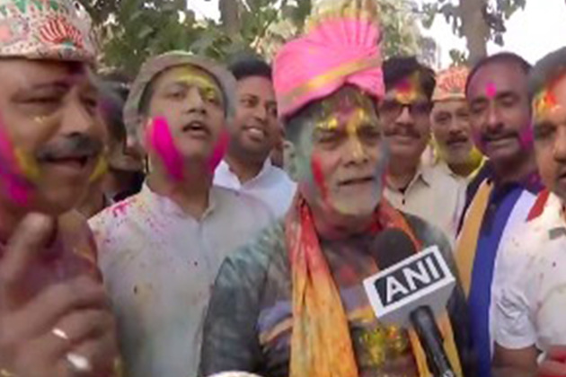 Bihar Minister Ram Kripal Yadav celebrates Holi at Patna's Gandhi Maidan; spreads message of love