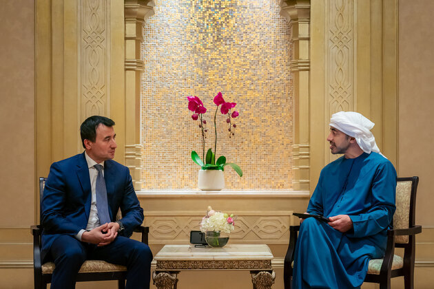 Abdullah bin Zayed meets Uzbek Deputy PM on sidelines of Abu Dhabi Sustainability Week