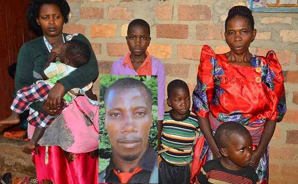 Bannamwandu ba Kawungeezi (mu katono wakati) ne bamulekwa. Bannamwandu ba Kawungeezi (mu katono wakati) ne bamulekwa.