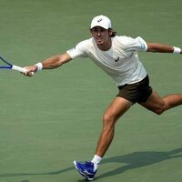 Alex de Minaur tops Frances Tiafoe in 4th round at Toronto