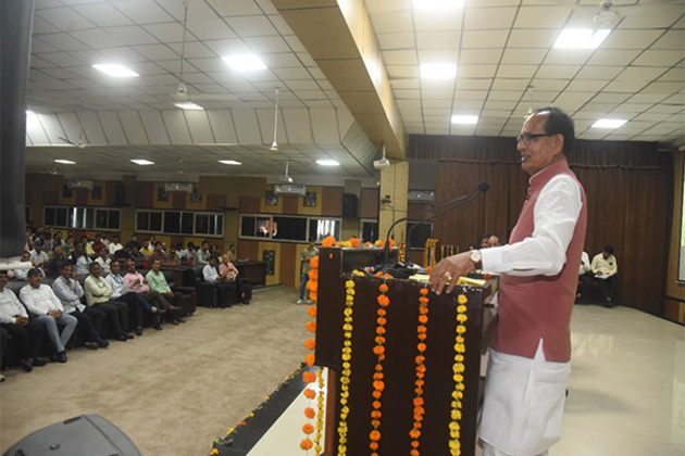 Shivraj Singh Chouhan reviews ICAR-Central Institute of Agricultural Engineering in Bhopal