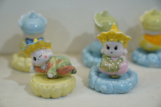 CHINA-JIANGXI-JINGDEZHEN-PORCELAIN SCULPTURE-INHERITOR (CN)