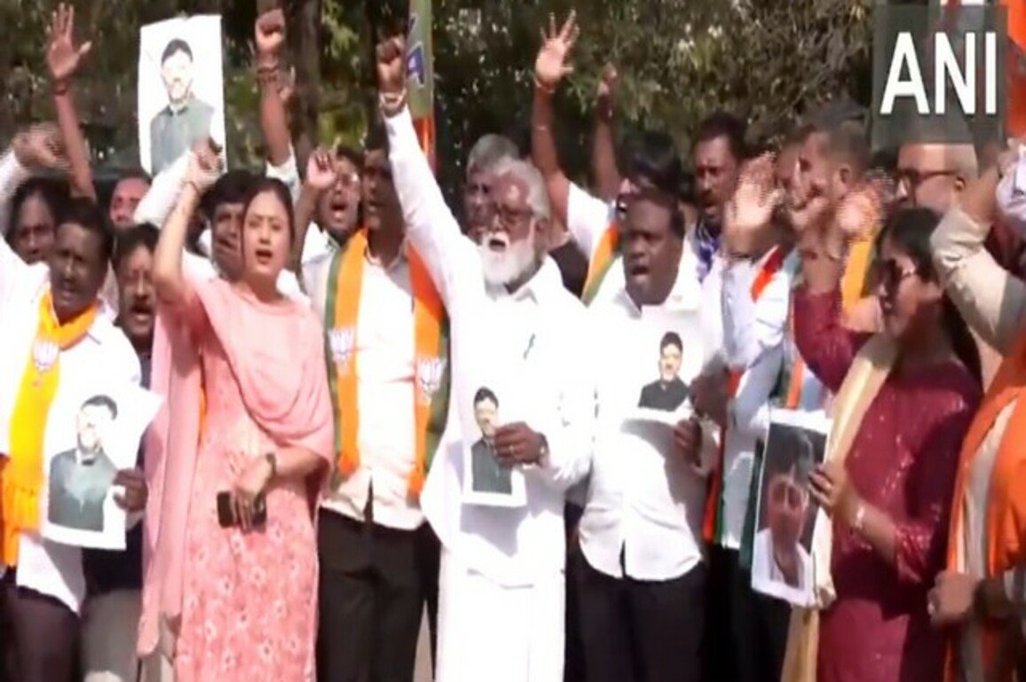 BJP leaders in Bengaluru protest against Dy CM DK Shivakumar's statement on Constitution