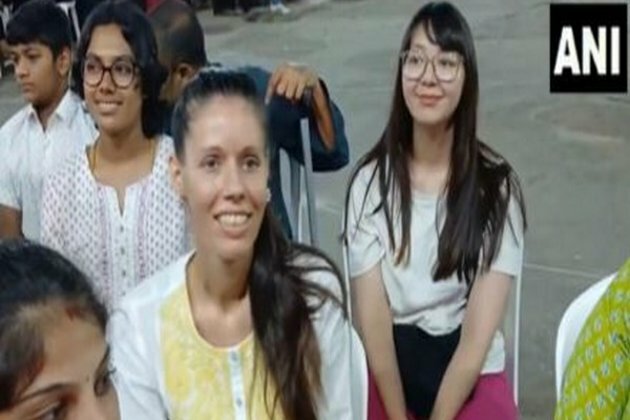 Foreign visitors join the Navratri fervour, participate in Garba dance
