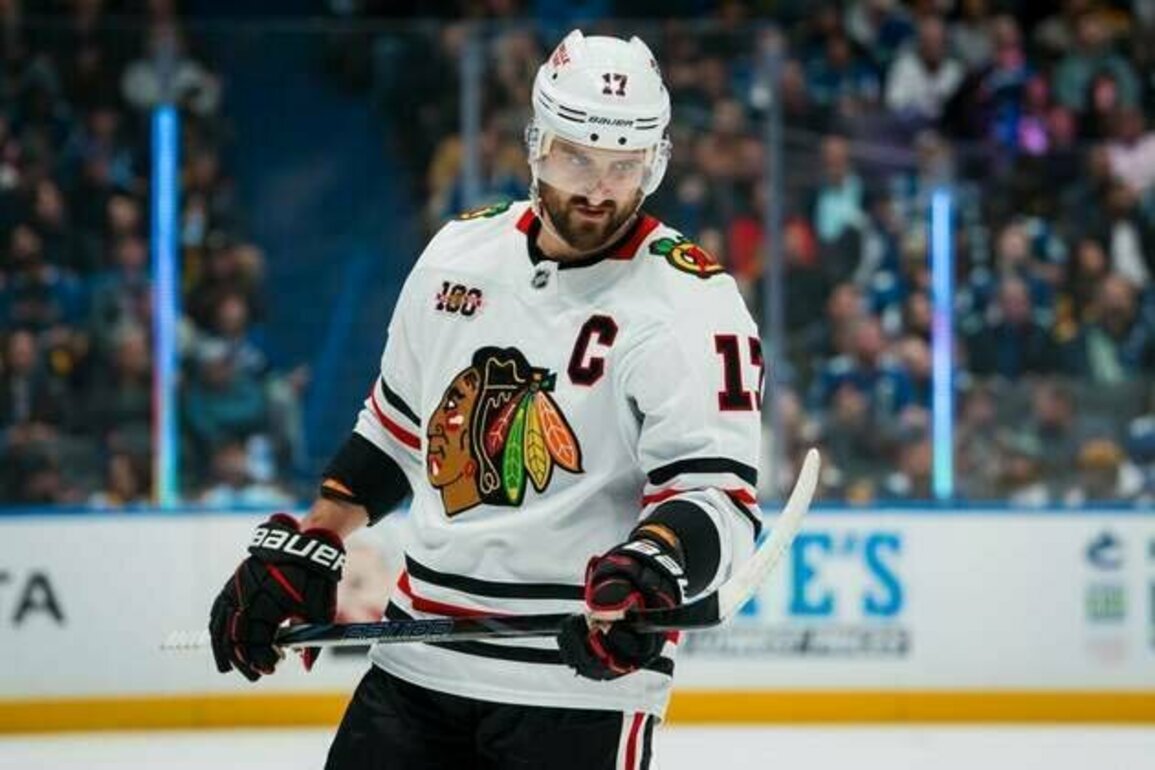 Blackhawks captain Nick Foligno (hand) out 4 weeks