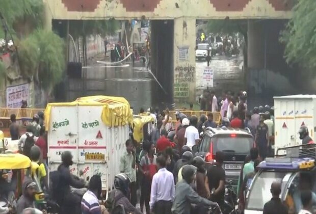 Delhi Traffic Police isues advisory regarding  traffic diversions due to heavy rains