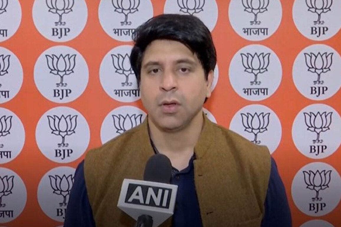 "Congress in tukde tukde mode": BJP's Shehzad Poonawalla on Tharoor skipping AICC meet