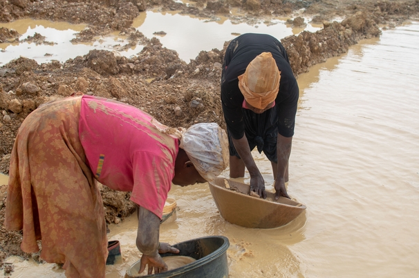 Miners at work at a galamsey site in Kunsu, Ghana. For many groups, ASM is the most stable source of income. Photo: Delali Adogla-Bessa / Shutterstock