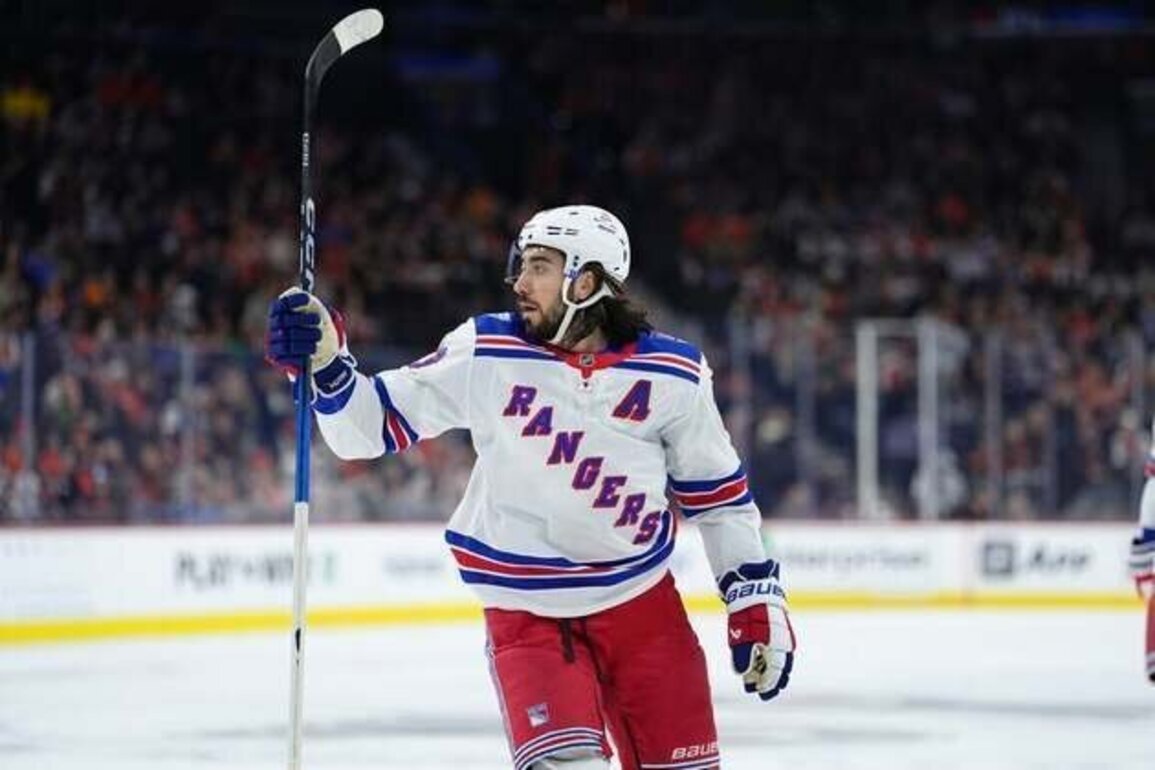 Mika Zibanejad's hat trick helps Rangers double up Flyers