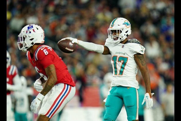 Dolphins WR Jaylen Waddle in concussion protocol