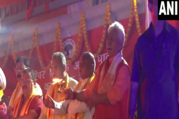 J-K Lt Governor Manoj Sinha participates in special aarti at Jammu Tawi riverfront