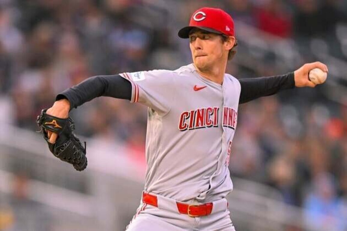 Reds on winning end of pitchers' duel against Twins