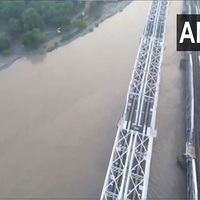 Delhi: Yamuna continues to flow close to danger mark
