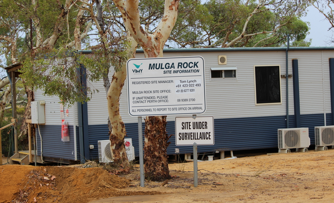 Mulga Rock progresses despite government ban.