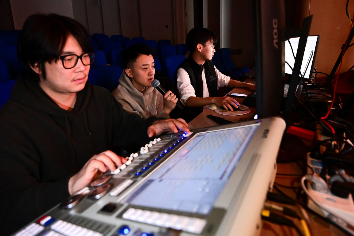 CHINA-SHAANXI-XI'AN-TRADITIONAL MUSICAL DANCE DRAMA-"GROUP LIVESTREAMING" (CN)