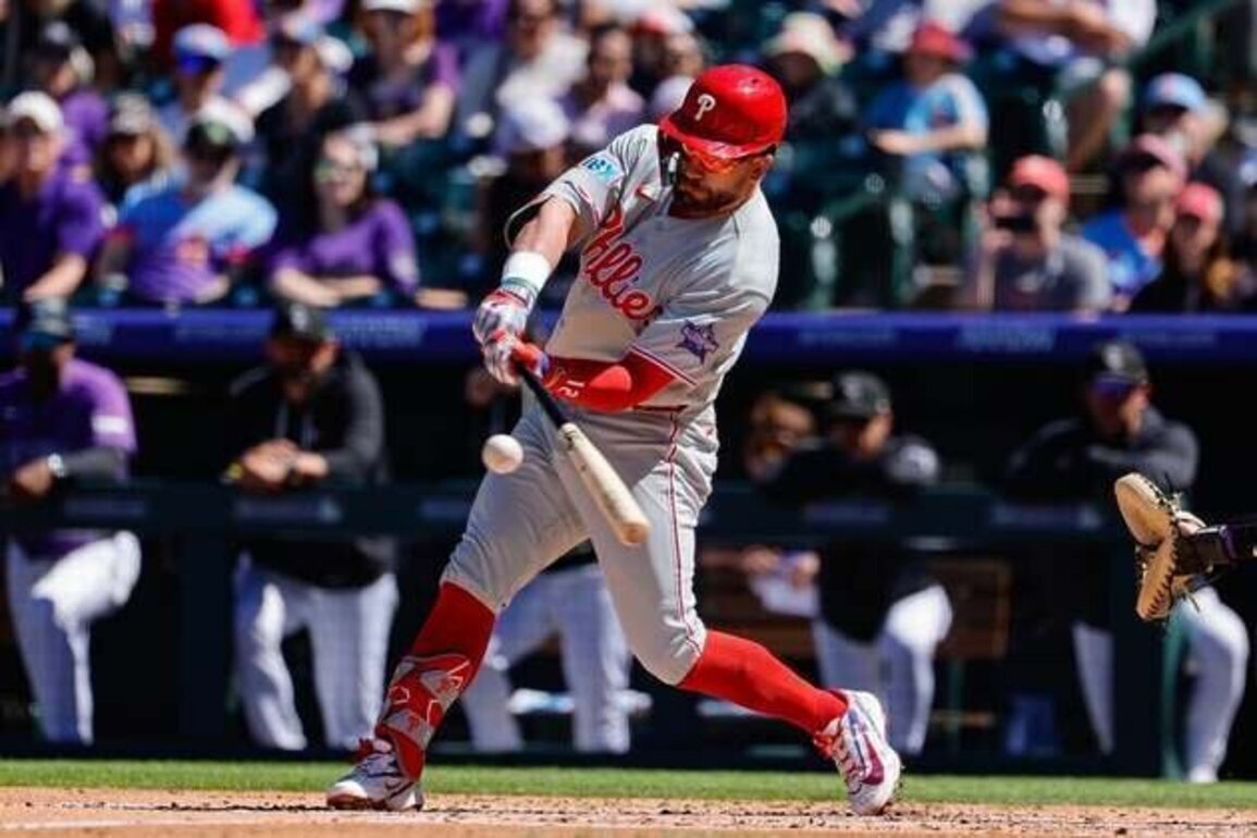 Phillies work to get bats going in series opener against Giants