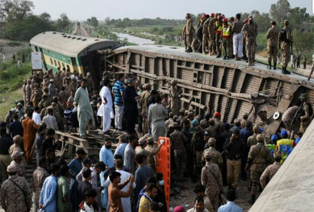 Pakistan: Armed men fire at Peshawar-bound train, Passengers taken hostage