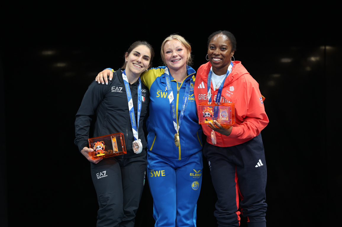 (SP)CHINA-CHENGDU-THE WORLD GAMES 2025-POWERLIFTING-WOMEN'S MIDDLEWEIGHT-VICTORY CEREMONY (CN)