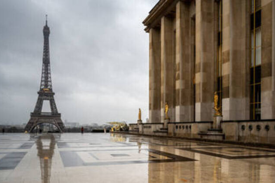 Key rating agency slashes France's credit outlook