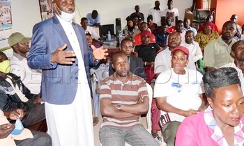 Latif Ssebaggala ng'ayogera eri abawagizi be. Baabadde Kyebando. Latif Ssebaggala ng'ayogera eri abawagizi be. Baabadde Kyebando.